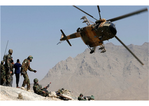 ضربة مؤلمة للجيش الأفغاني.. مقتل 25 عنصراً بسبب إسقاط مروحية 