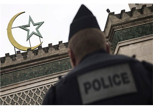 الداخلية الفرنسية تستعد لحملة أمنية تستهدف 76 مسجداً