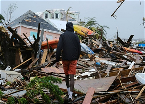 الإعصار دوريان يزيد من قوته مع إقترابه من السواحل الأمريكية 