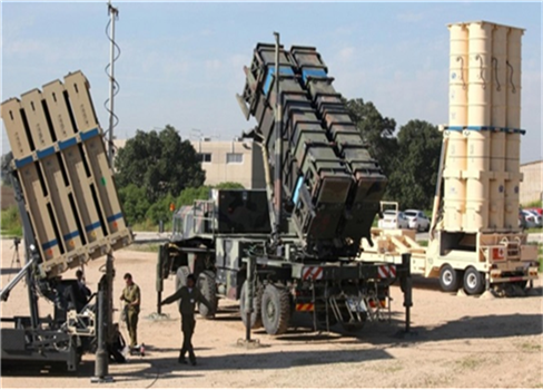 الجيش الصهيوني ينشر أنظمة دفاع جوي قرب لبنان