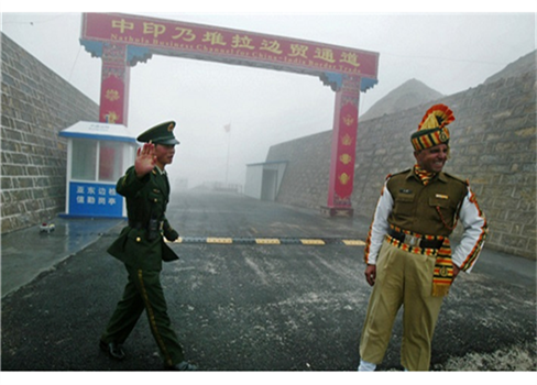 قمة هندية صينية لمحاولة تجنب الصراع الحدودي بين البلدين