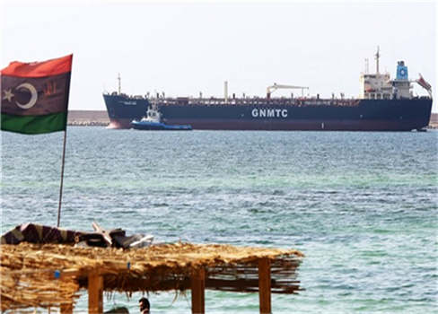 جماعة مسلحة تهاجم مؤسسة النفط الليبية في طرابلس