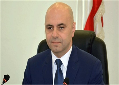 مسؤول لبناني يطالب اللاجئين السوريين مغادرة بلاده