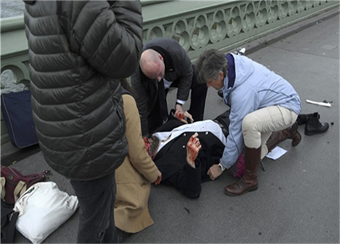 صحيفة بريطانية تكشف إعتداء على مسلمين في لندن