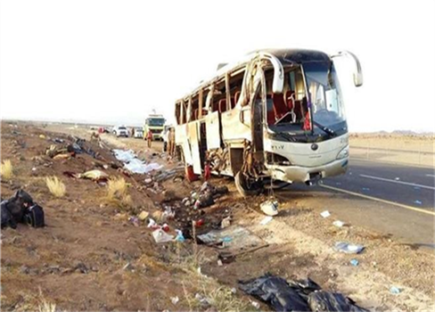 حادث سير يودي بحياة 30 معتمراً في طريق بين مكة والمدينة