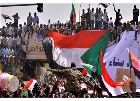 تجمع المهنيين السودانيين يواجه عاصفة انتقادات بعد خذلانه لمناصريه