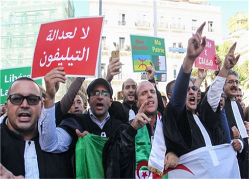 إعتصام لعشرات المحامين في الجزائر للمطالبة بقضاء مستقل