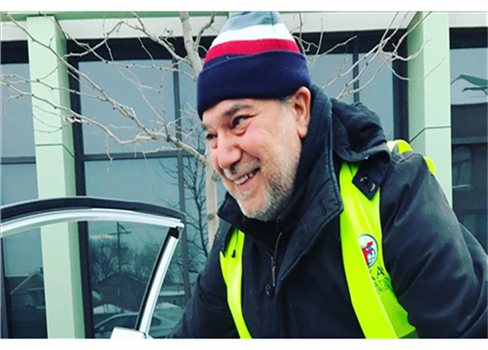 مسلم أمريكي يساعد المشردين في ليالي شيكاغو الباردة