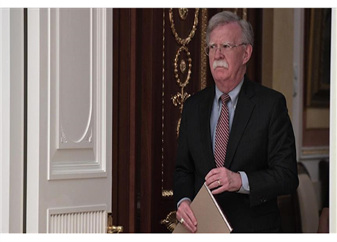 سيناتور أمريكي: بولتون يمهد لحرب ضد إيران