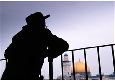 بالفيديو .. كيف يهوّد اليهود المسجد الأقصى؟؟