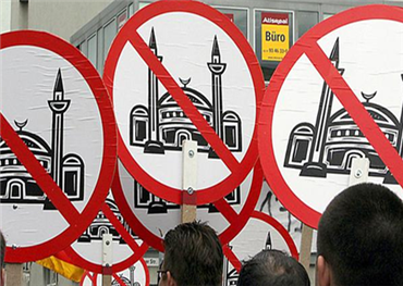 محاربة "فوبيا" الإسلام بالتواصل مع غير المسلمين