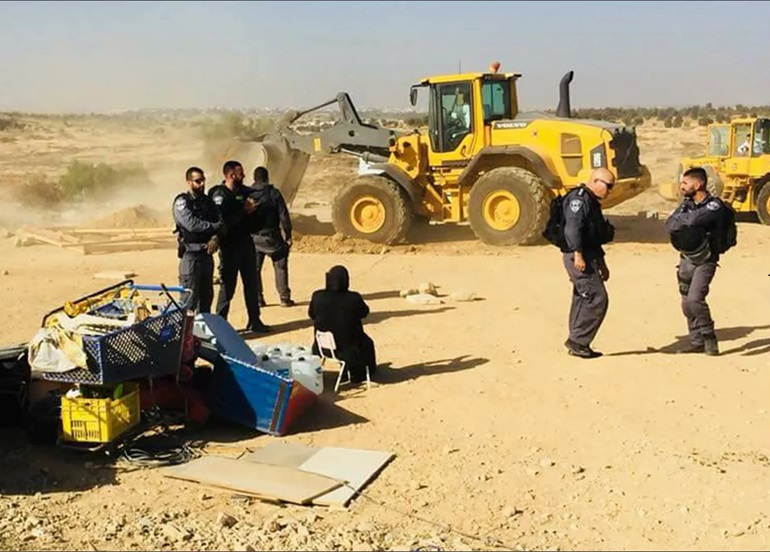 سلطات الاحتلال تهدم 50 منزلاً في القرى البدوية بصحراء النقب
