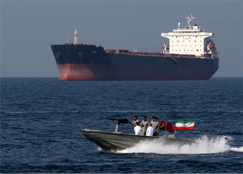 كيف سيشعل إغلاق مضيق هرمز أزمة طاقة عالمية؟!