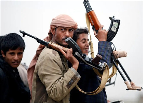 مقتل قيادي حوثي بارز وتصعيد واسع في جبهات تعز