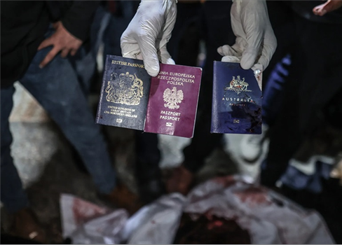 مجازر الاحتلال مستمرة في غزة .. آخرها استهداف مركبة لمنظمة مساعدات أمريكية