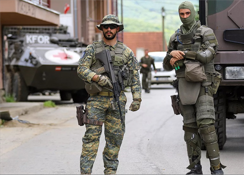 الناتو يحشد 600 جندي بريطاني في كوسوفو