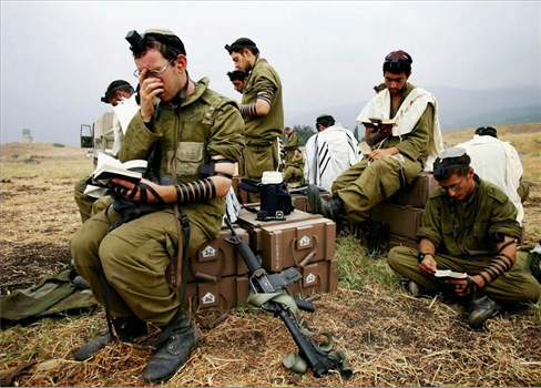 الجيش الأمريكي يفرغ مستودعات أسلحته في الدولة العبرية
