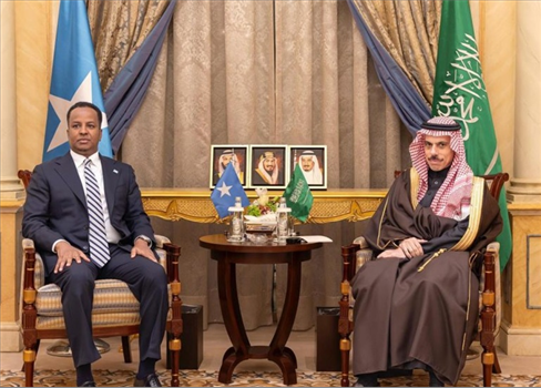 بن فرحان يجدد رفض السعودية أي تهديد لأمن الصومال واستقراره