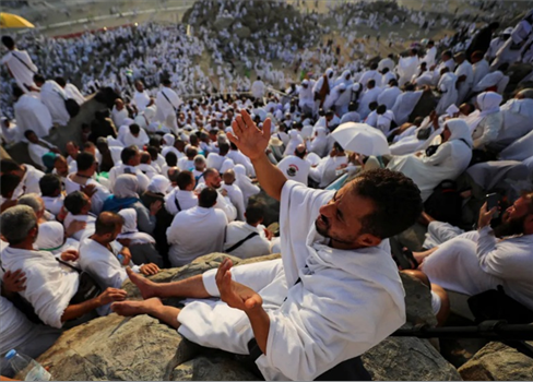 بدء توافد حجاج بيت الله الحرام إلى صعيد عرفات