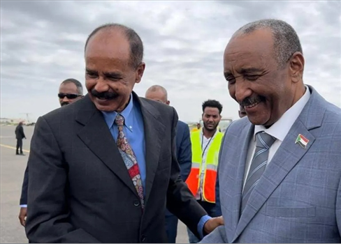 البرهان وأفورقي يبحثان تعزيز التعاون بين السودان وإريتريا