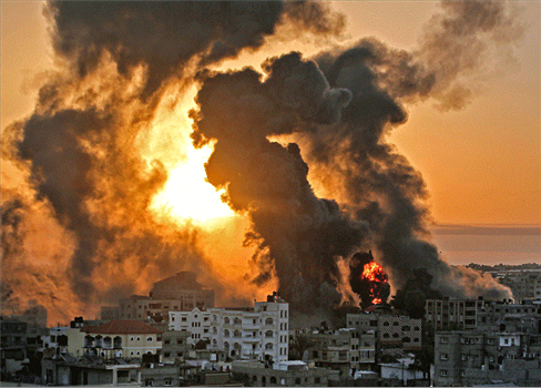 شهداء وجرحى إثر غارات صهيونية وسط مدينة غزة