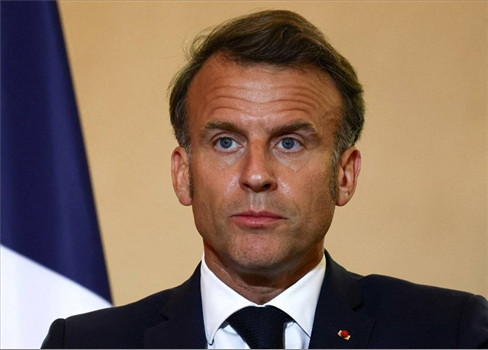 استقالة ليكورنو تفجّر أزمة سياسية جديدة في فرنسا قد يدفع ثمنها ماكرون