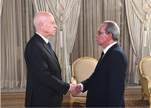 إقالة رئيس الوزراء التونسي بسبب أزمة الكهرباء والمياه