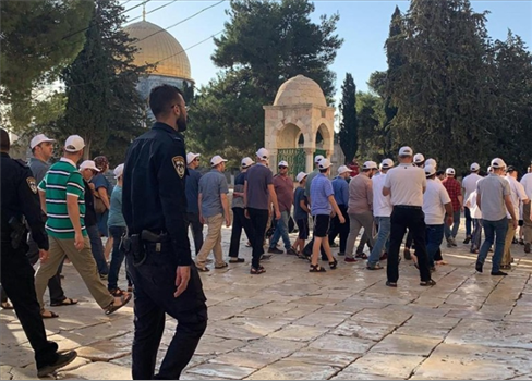 المستوطنون يحولون الأقصى لساحة طقوس توراتية تحت حماية الاحتلال