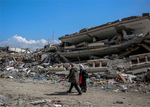 قوات الاحتلال تحاصر شمال غزة وتجبر السكان على النزوح