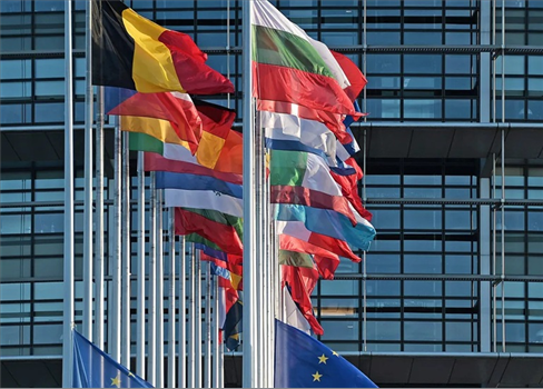 دعوات أوروبية لإنشاء وحدات شرطية لترحيل المهاجرين