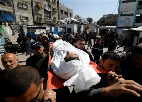 14 شهيداً في غارات صهيونية على وسط وجنوب قطاع غزة