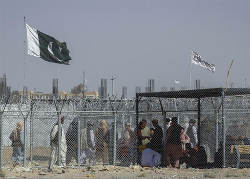 طالبان تهاجم مواقع حدودية والجيش الباكستاني يرد بالقصف