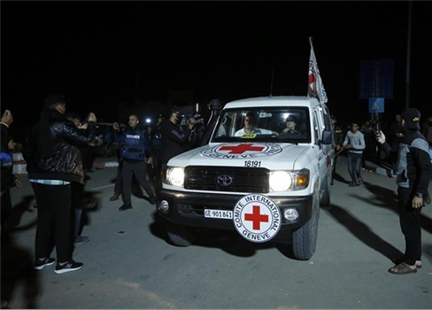 الإحتلال الصهيوني يفرج عن 4 أسرى من قطاع غزة 