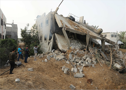 الجيش الصهيوني يخفف الحصار عن غزة عقب بدء سريان التهدئة 