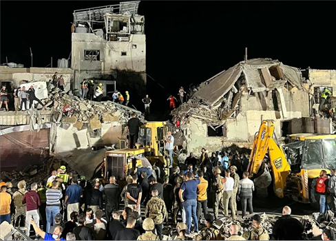 عشرات القتلى والجرحى في غارات صهيونية على جنوب لبنان