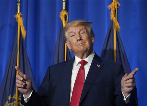 بلومبيرغ تحذر.. العالم مقبل على هزة إقتصادية بسبب سياسة ترامب