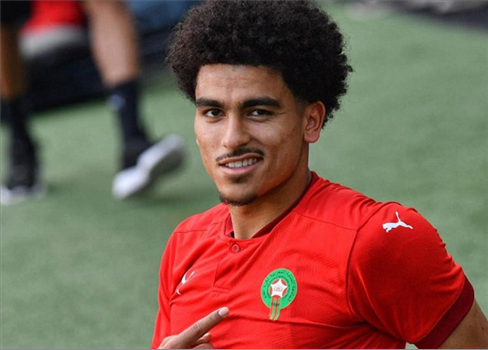 لاعب مغربي يطرد من نادي فرنسي بسبب رفضه دعم الشواذ