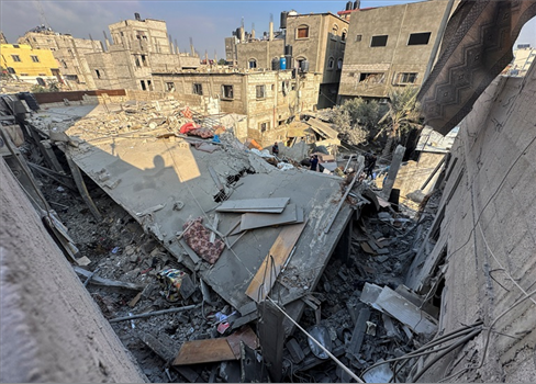 عشرات الشهداء والجرحى في قصف مدفعي على قطاع غزة