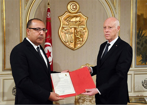 قيس سعيد يصعد في خلافه مع رئيس الحكومة التونسية