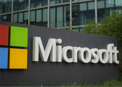 عطل تقني يضرب حركة النقل الجوي وقطاع البنوك عالمياً