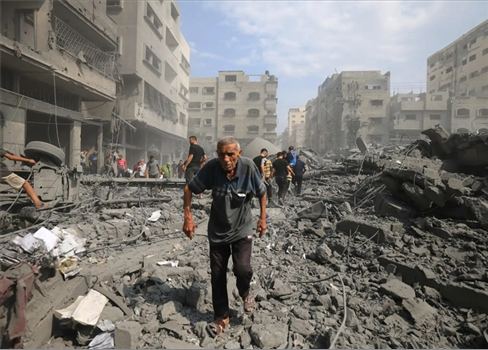 غارات وقصف مدفعي صهيوني يستهدفان شرق غزة وخان يونس