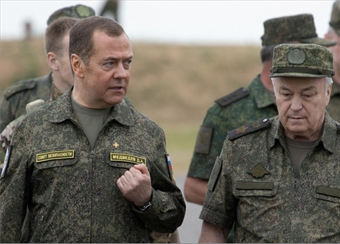 مدفيديف: روسيا تخوض 