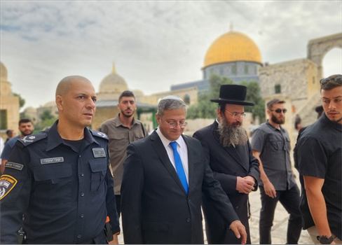 بن غفير يقتحم المسجد الأقصى بحراسة العشرات من عناصر الشرطة الصهيونية