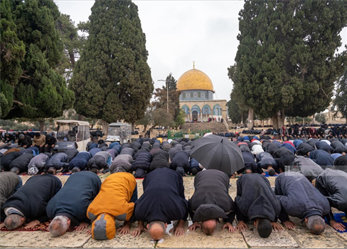 الاحتلال الصهيوني يفرض إغلاقاً شاملاً في الأراضي الفلسطينية