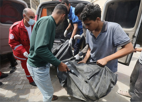 انتشال جثامين أكثر من 300 شهيد من خانيونس جنوب قطاع غزة