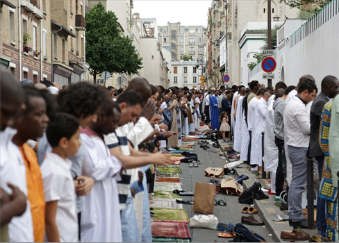 وزارة الداخلية الفرنسية تلاحق المسلمين المتغيبين عن أعمالهم في عيد الفطر