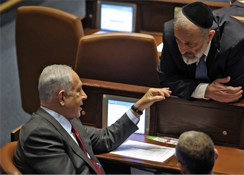 نتنياهو يخضع لجراحة طارئة ووزير العدل يقود الحكومة الصهيونية