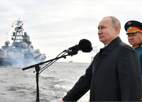 روسيا تبحث عن مكاسب من هجمات الحوثي على السفن في البحر الأحمر