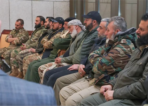 الفصائل السورية تتفق على حل نفسها والانضمام لوزارة الدفاع