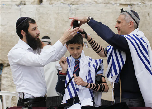 اليهود يلزمون طلاب المدارس بزيارة المسجد الأقصى